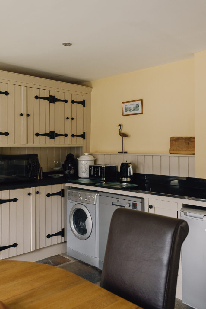 Cream kitchen with washing machine and dishwasher