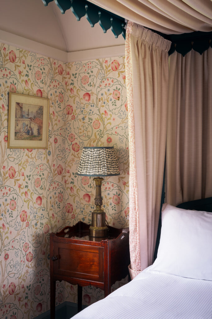 Four poster bedroom