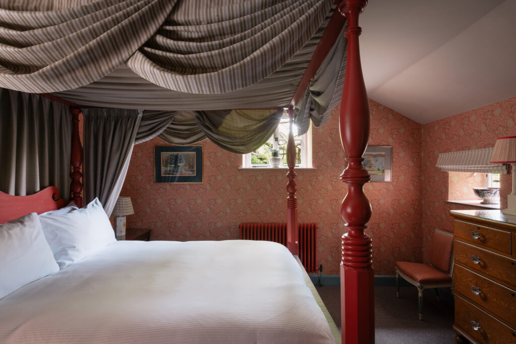 Four poster bedroom