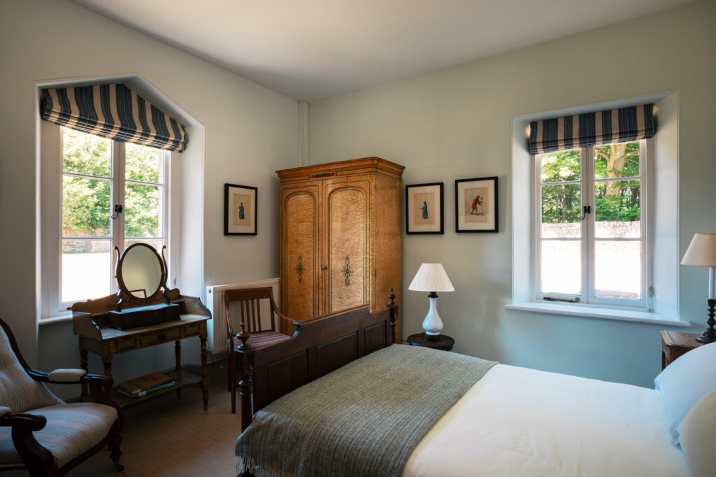 Bedroom with dual aspect